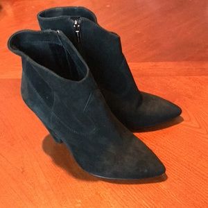 Vince Camuto black pointed toe leather booties shoes size 7.5M/38